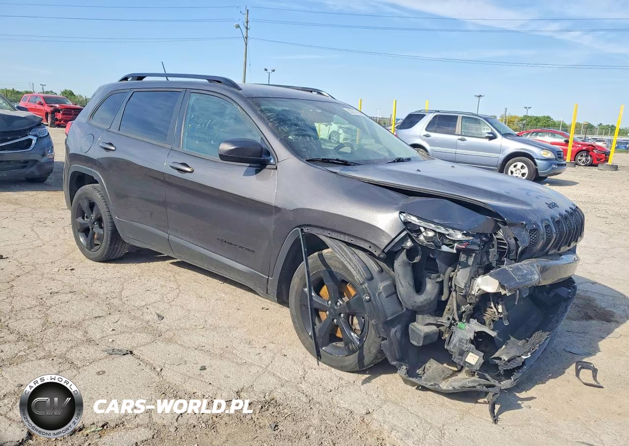 2015 Jeep Cherokee Latitude VIN:1C4PJLCS2FW781166 - 4