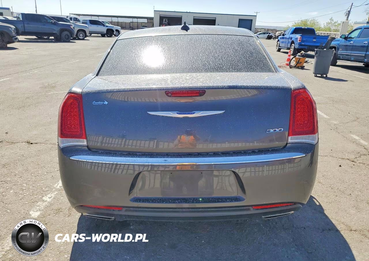 2019 Chrysler 300 Touring VIN:2C3CCAAG8KH676026 - 6