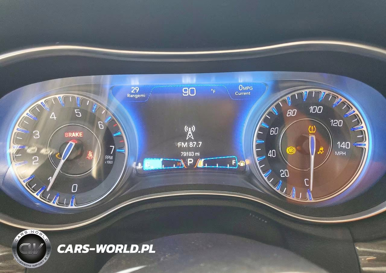 2019 Chrysler 300 Touring VIN:2C3CCAAG8KH676026 - 9