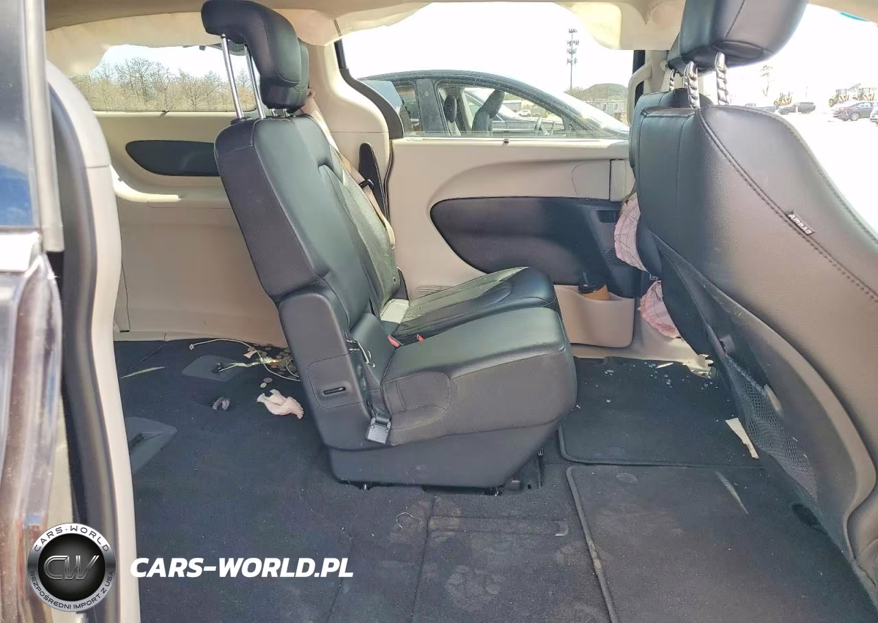 2019 Chrysler Pacifica Touring L VIN:2C4RC1BG1KR532770 - 11