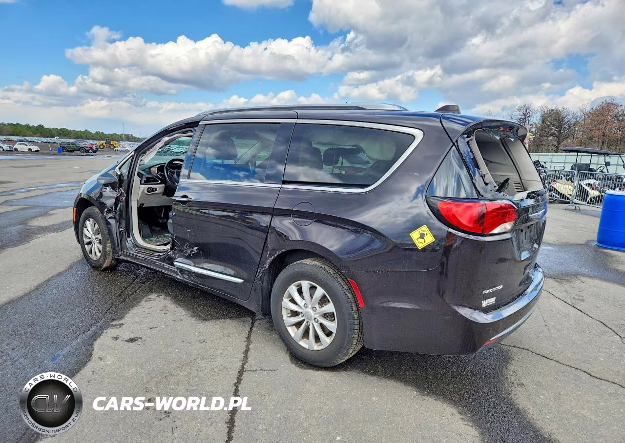 2019 Chrysler Pacifica Touring L VIN:2C4RC1BG1KR532770 - 2