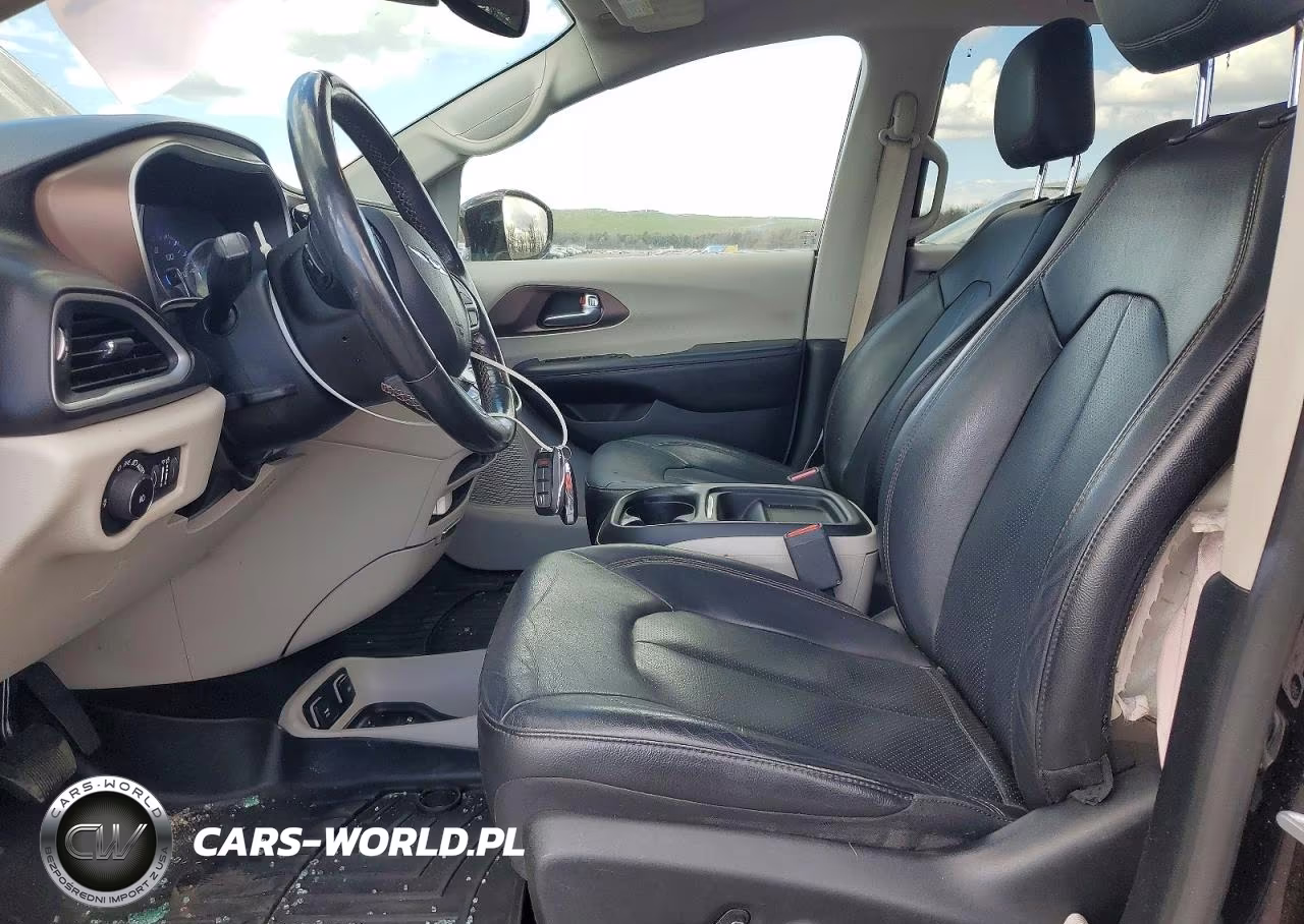 2019 Chrysler Pacifica Touring L VIN:2C4RC1BG1KR532770 - 7