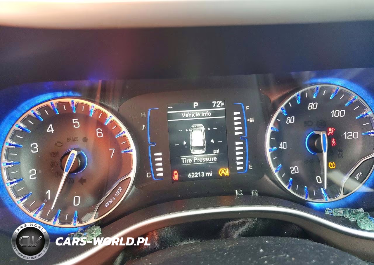 2019 Chrysler Pacifica Touring L VIN:2C4RC1BG1KR532770 - 9