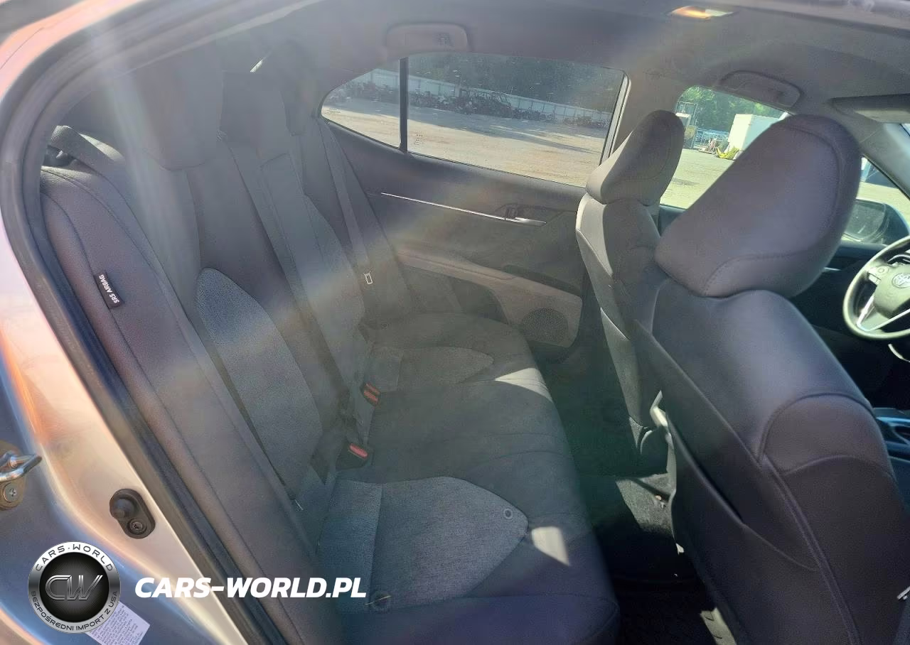 2019 Toyota Camry L VIN:4T1B11HK7KU723840 - 10