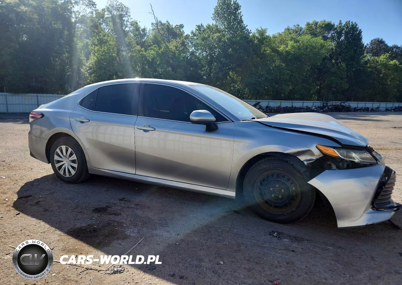 2019 Toyota Camry L VIN:4T1B11HK7KU723840 - 4
