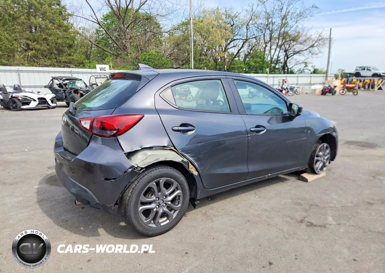 2020 Toyota Yaris Hatchback Le VIN:3MYDLBJV2LY704775 - 3