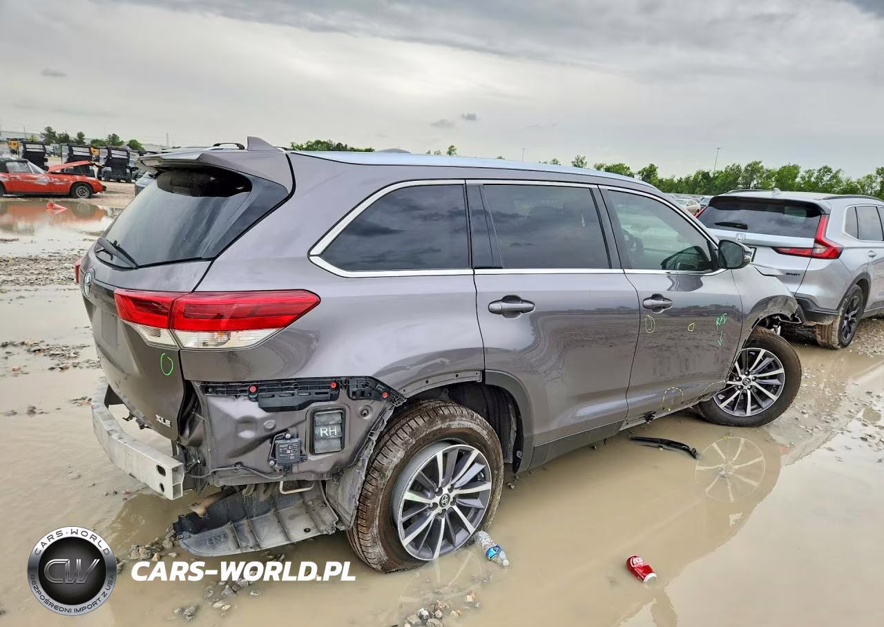 2019 Toyota Highlander Xle VIN:5TDKZRFH3KS569537 - 3