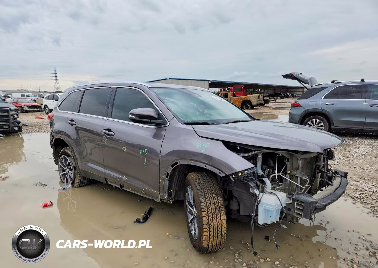 2019 Toyota Highlander Xle VIN:5TDKZRFH3KS569537 - 4