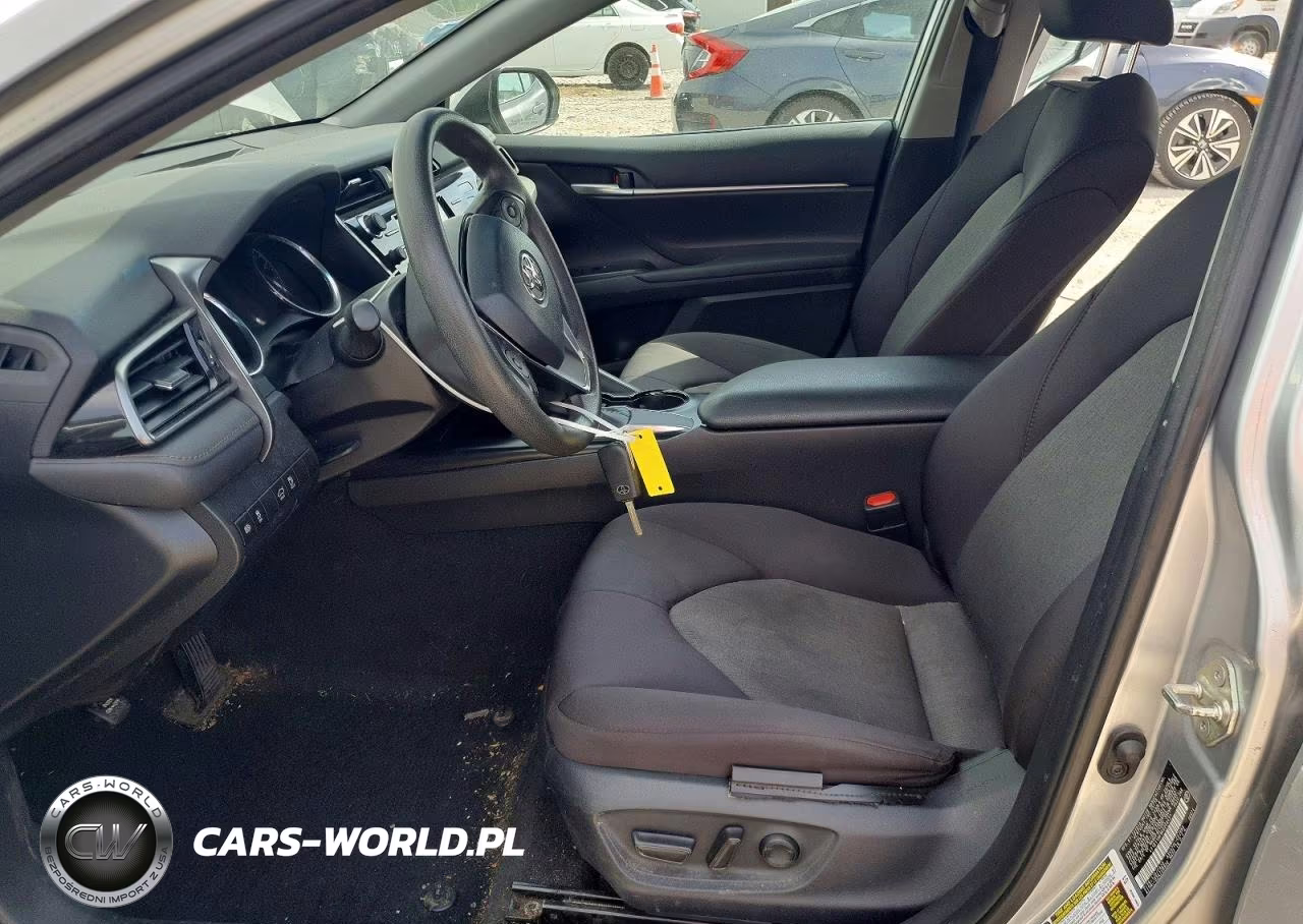 2019 Toyota Camry Le VIN:4T1B11HK9KU258431 - 7