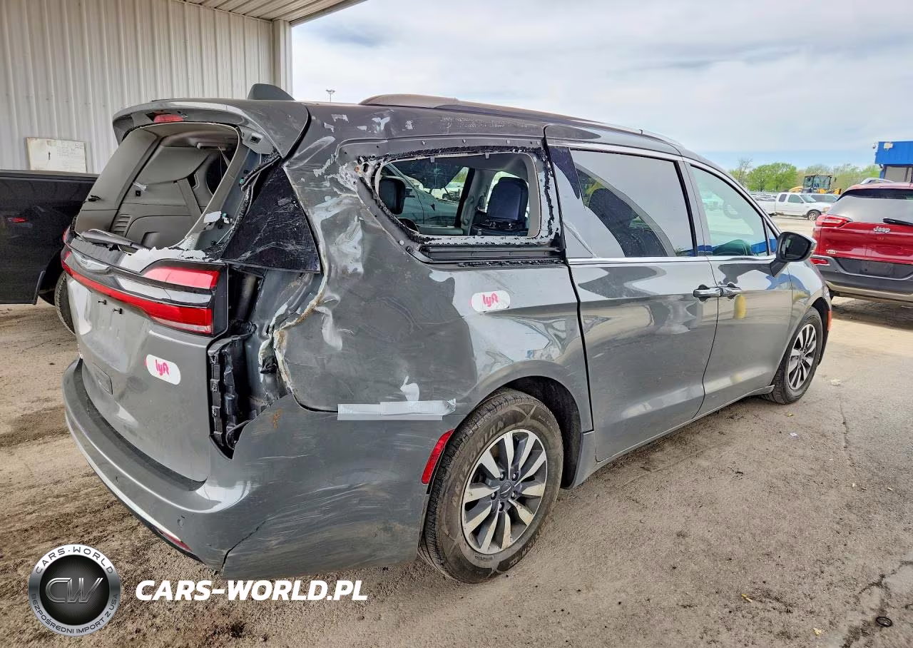 2021 Chrysler Pacifica Touring L VIN:2C4RC1BG6MR531746 - 3