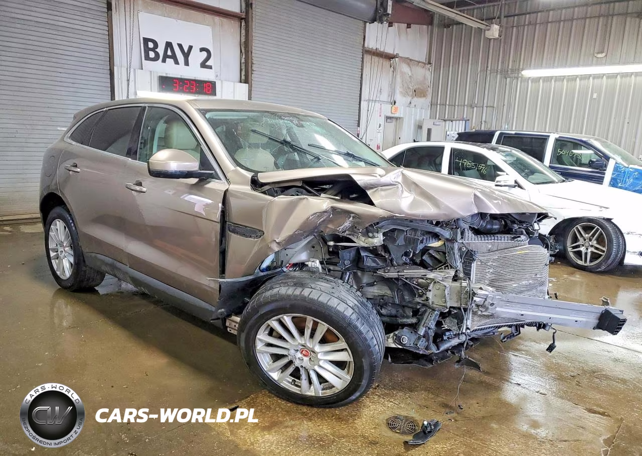 2017 Jaguar F-Pace Prestige VIN:SADCK2BV5HA490649 - 4
