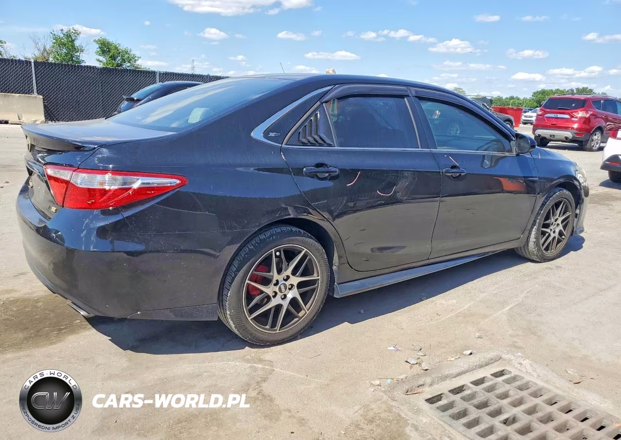 2017 Toyota Camry Se VIN:4T1BF1FK4HU633039 - 3