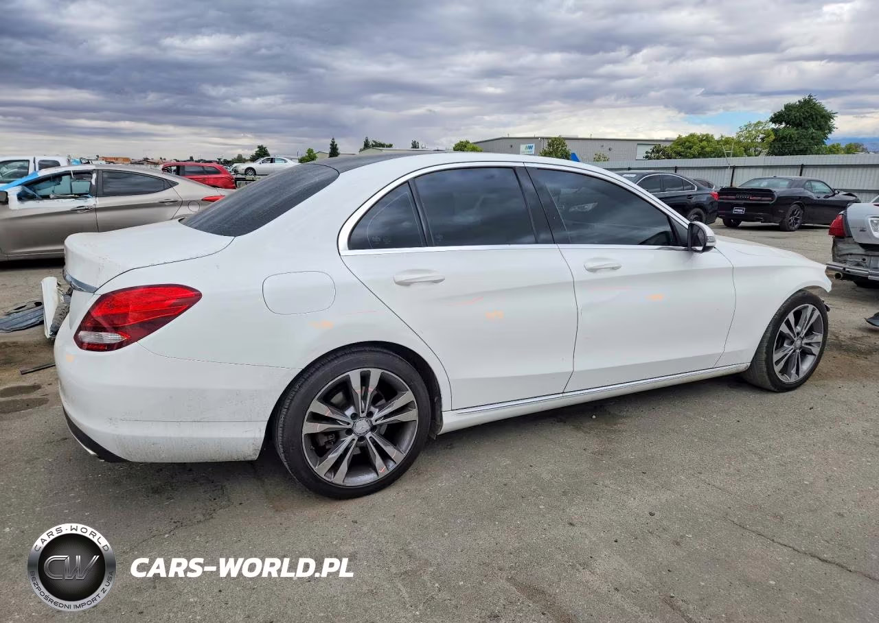 2016 Mercedes-Benz C 300 VIN:55SWF4JB4GU151191 - 3