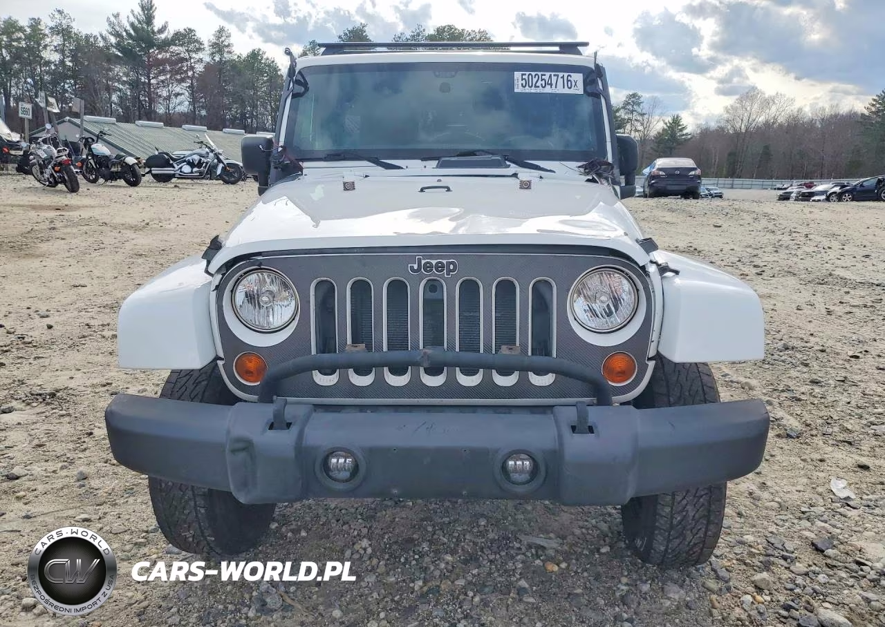 2012 Jeep Wrangler Unlimited Sahara VIN:1C4BJWEG3CL277680 - 5