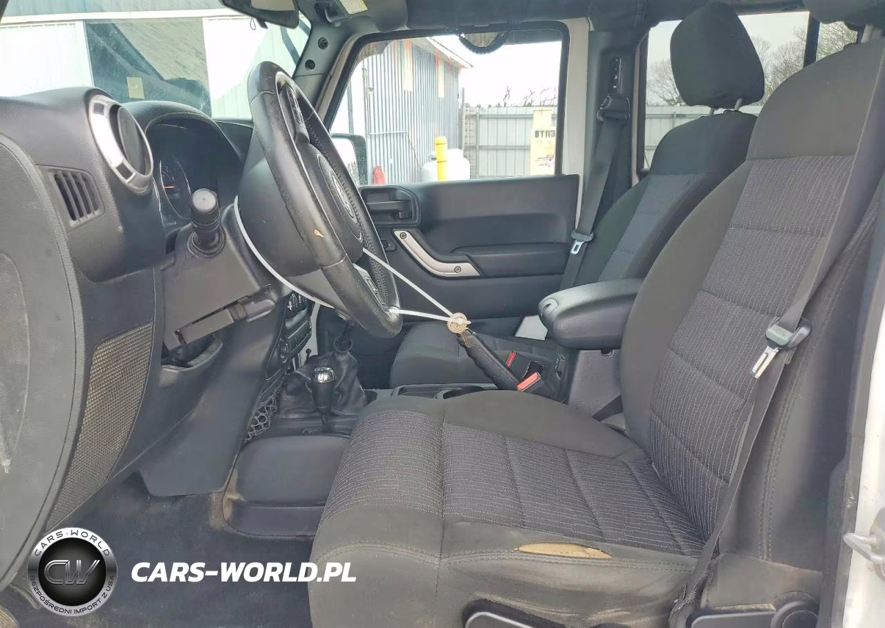 2012 Jeep Wrangler Unlimited Sahara VIN:1C4BJWEG3CL277680 - 7