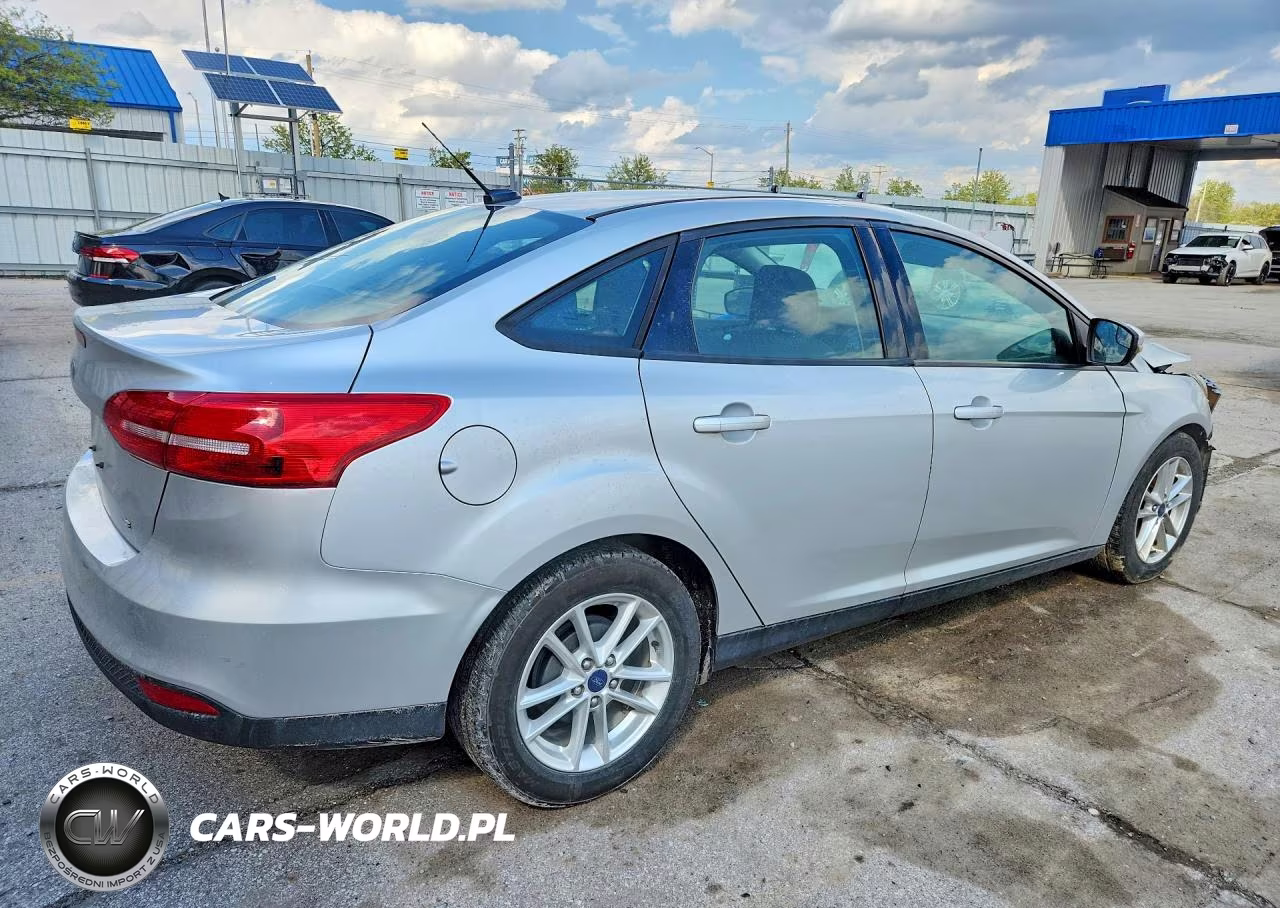 2016 Ford Focus Se VIN:1FADP3F24GL346395 - 3