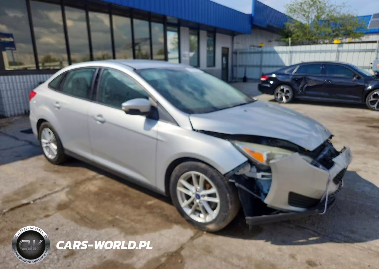 2016 Ford Focus Se VIN:1FADP3F24GL346395 - 4