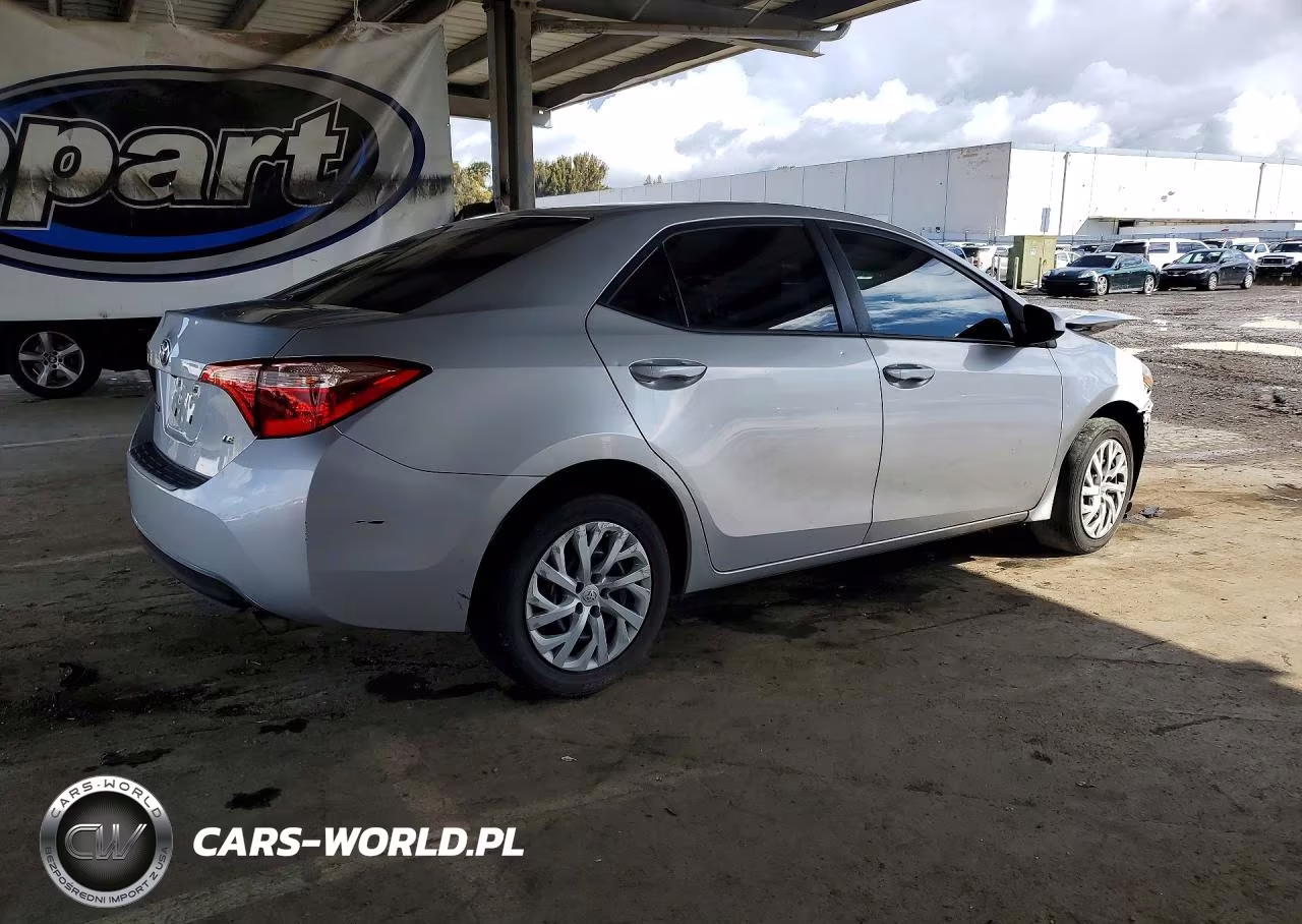 2017 Toyota Corolla Le VIN:5YFBURHE2HP632856 - 3