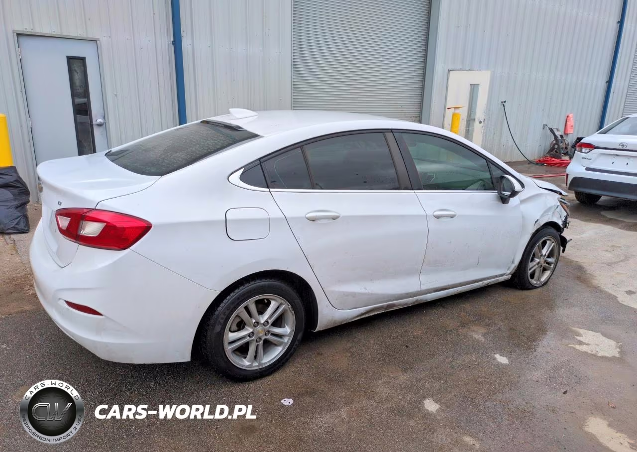 2018 Chevrolet Cruze Lt VIN:1G1BE5SM7J7241739 - 3