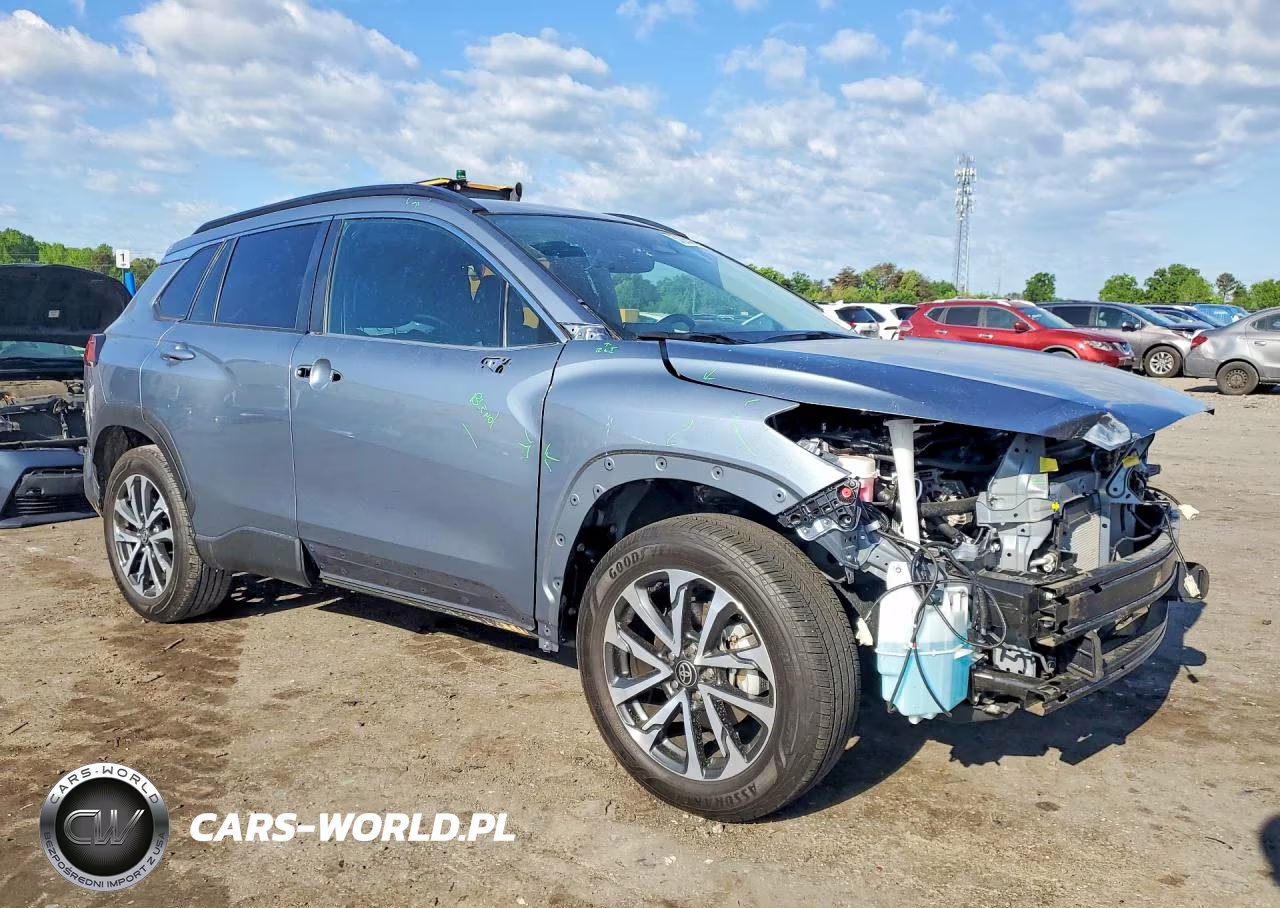 2025 Toyota Corolla Cross Le VIN:7MUDAABG4SV121165 - 4