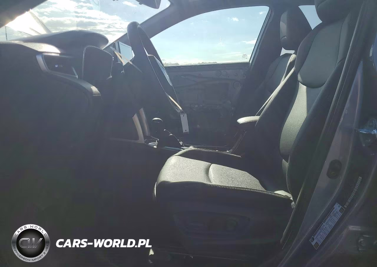 2025 Toyota Corolla Cross Le VIN:7MUDAABG4SV121165 - 7