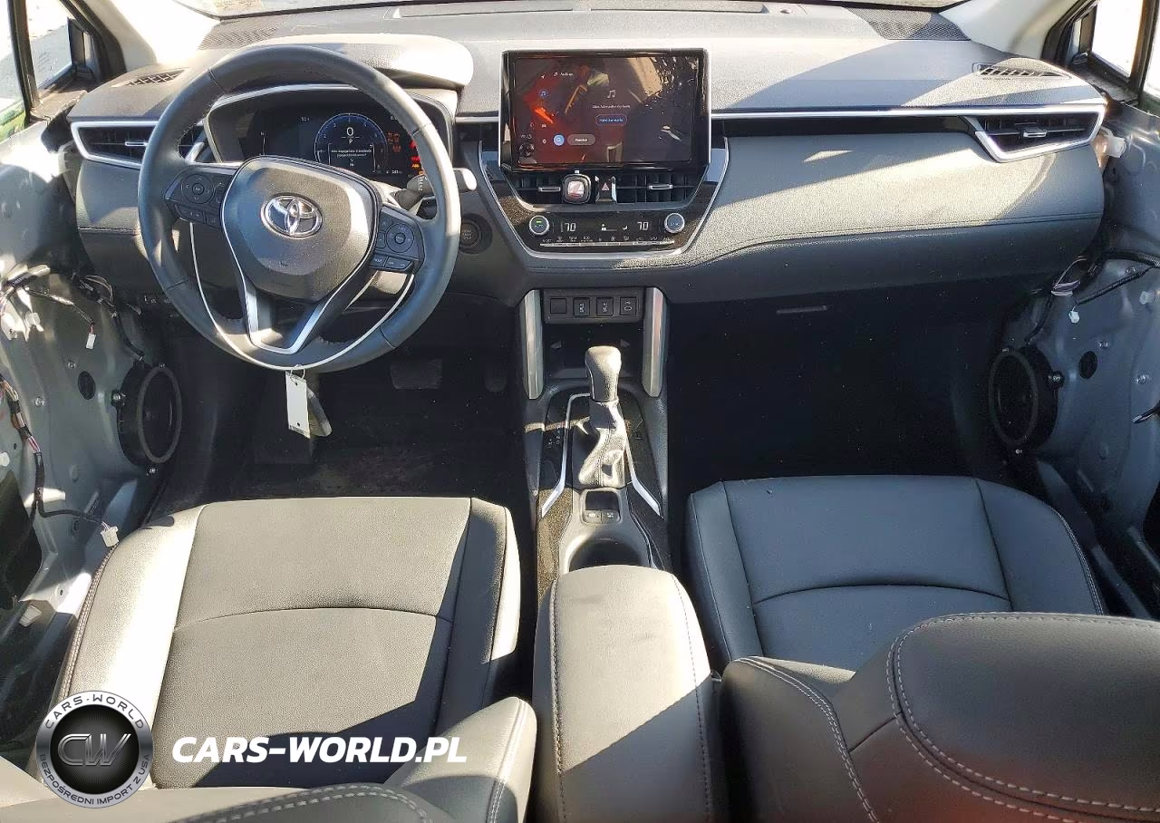 2025 Toyota Corolla Cross Le VIN:7MUDAABG4SV121165 - 8
