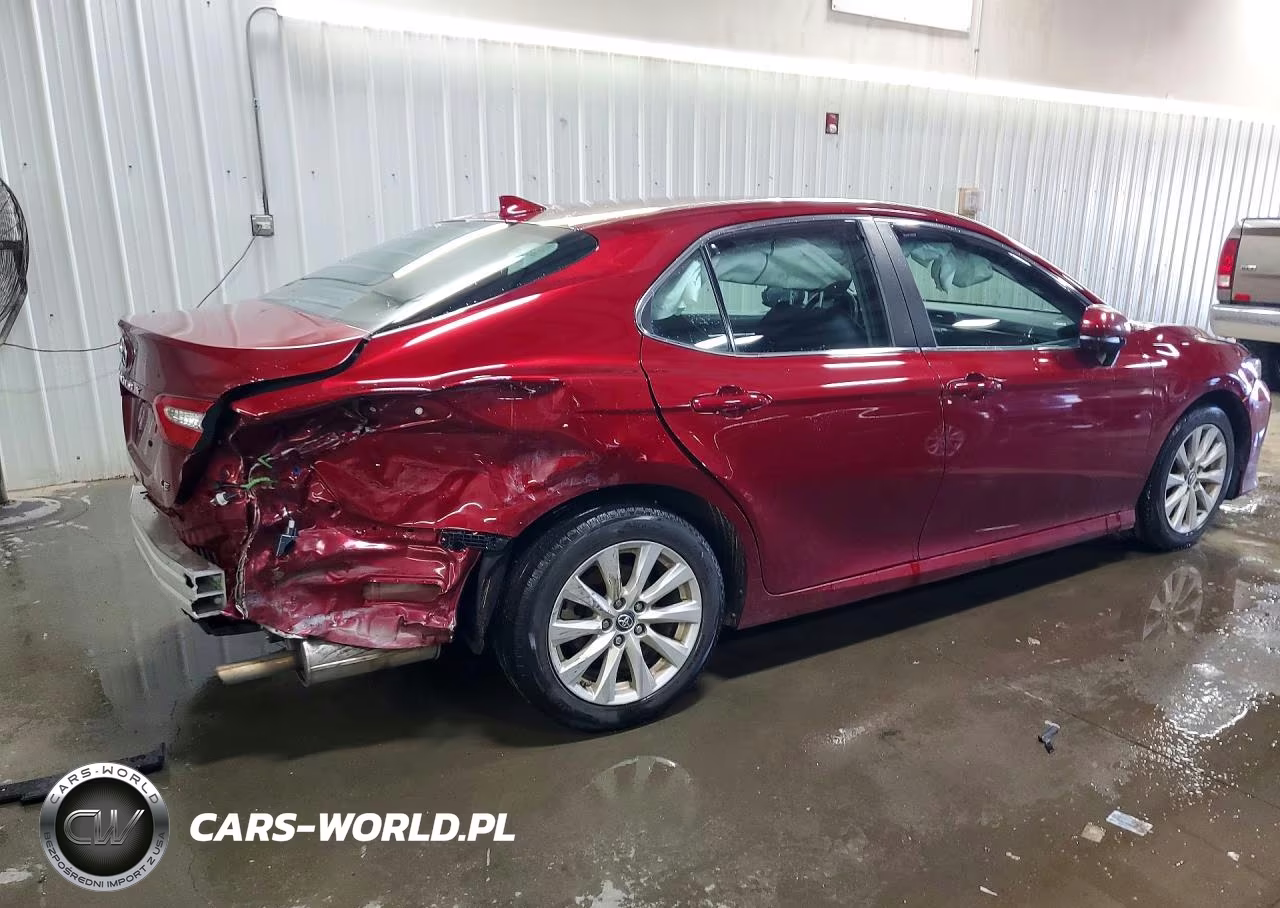 2019 Toyota Camry Le VIN:4T1B11HK1KU748944 - 3