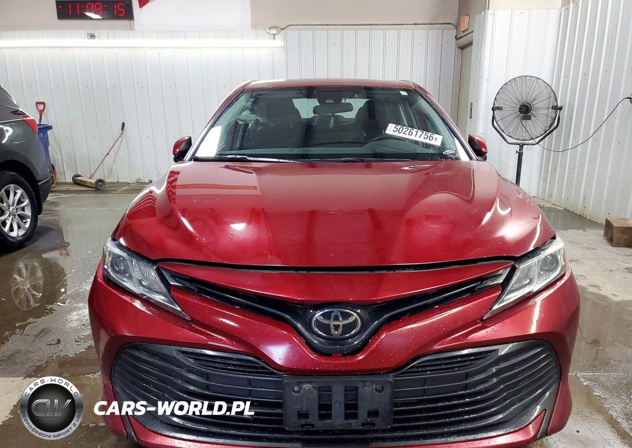 2019 Toyota Camry Le VIN:4T1B11HK1KU748944 - 5