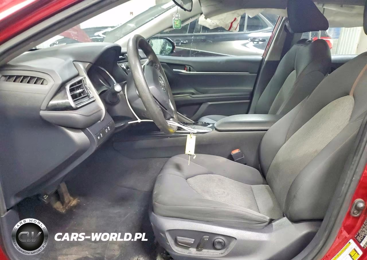 2019 Toyota Camry Le VIN:4T1B11HK1KU748944 - 7