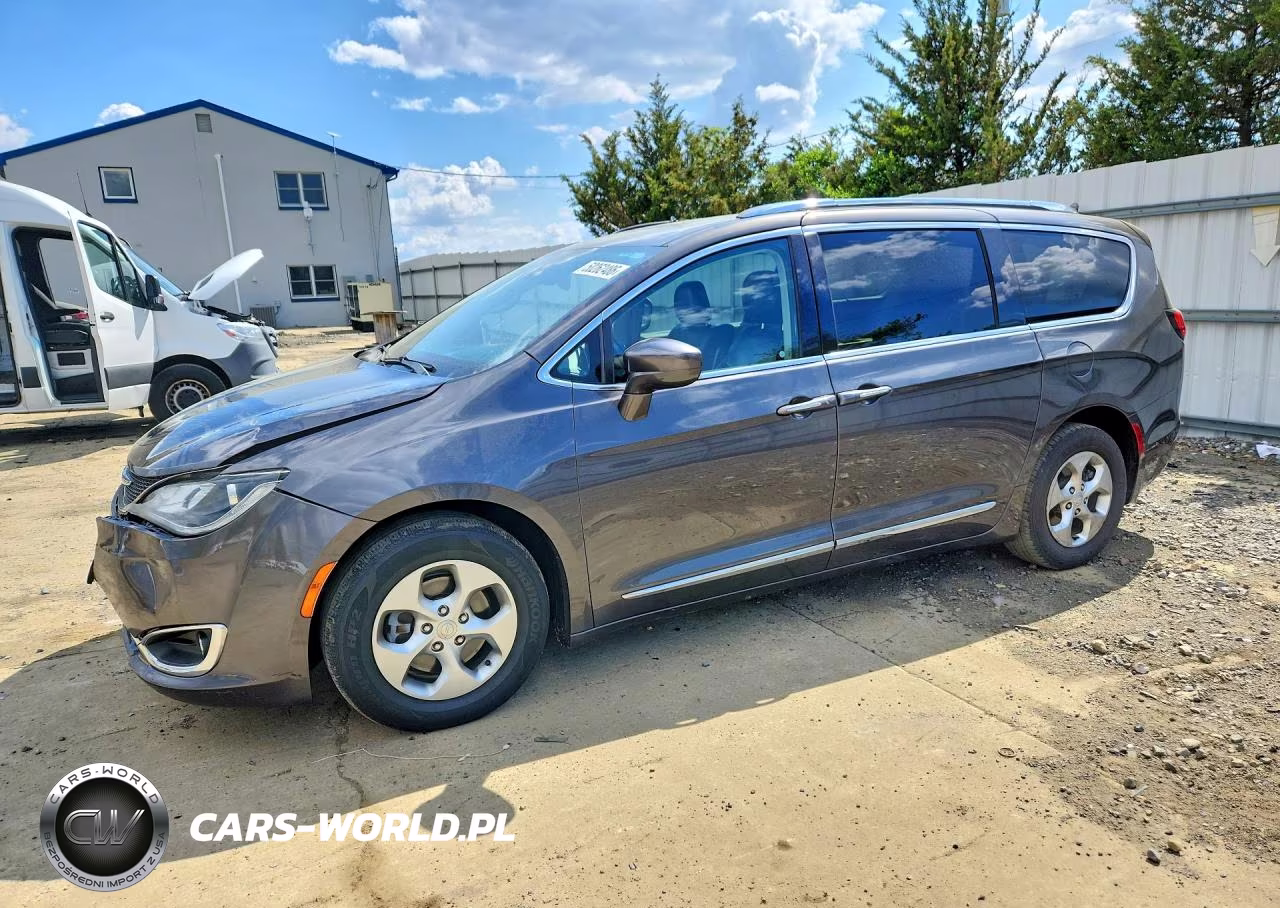2017 Chrysler Pacifica Touring L Plus