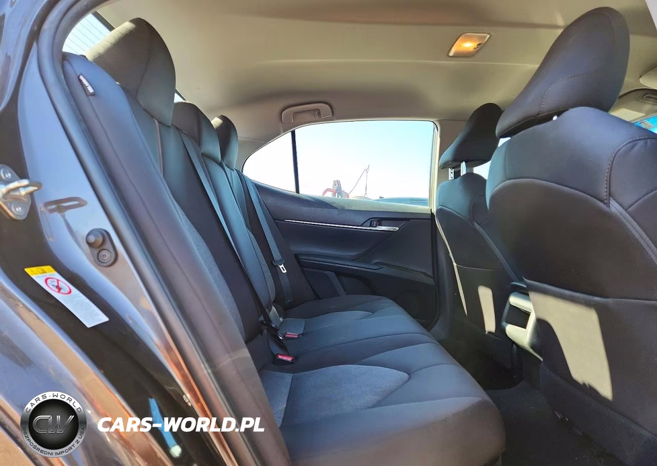2018 Toyota Camry Le VIN:4T1B31HK8JU508489 - 10