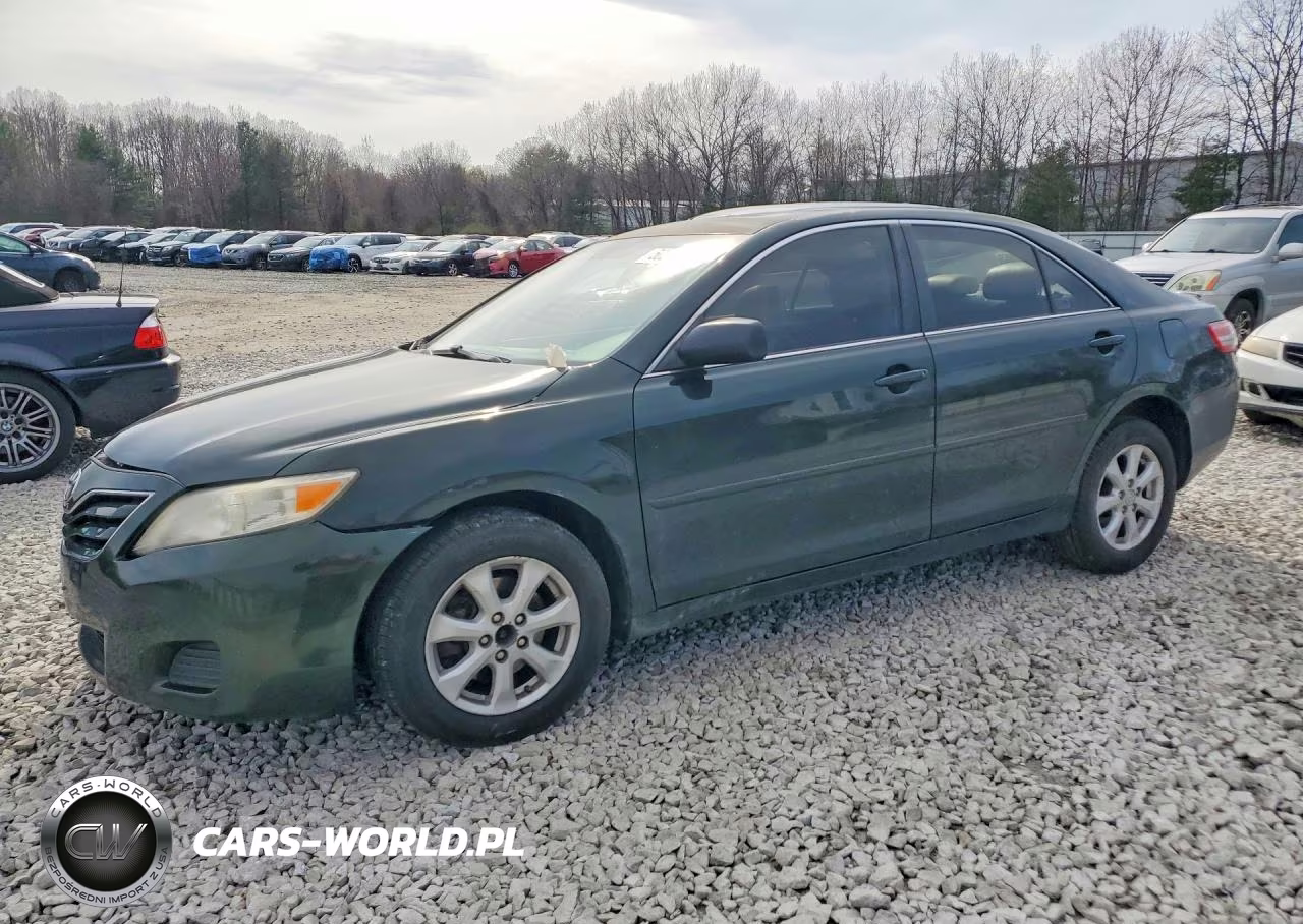2011 Toyota Camry Le – zdjęcie 1 z 12
