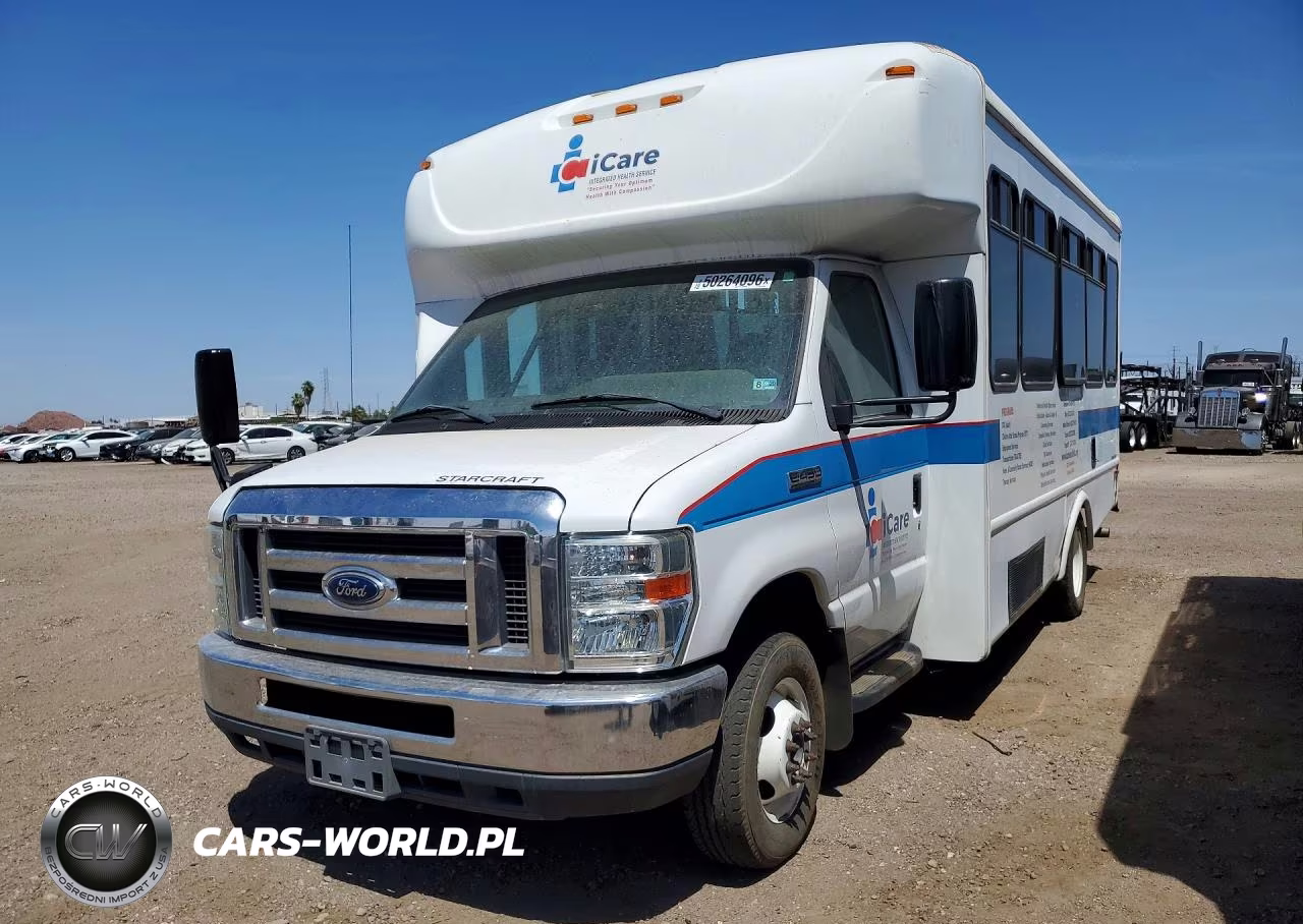 2017 Ford Econoline E450 Super Duty Cutaway Van