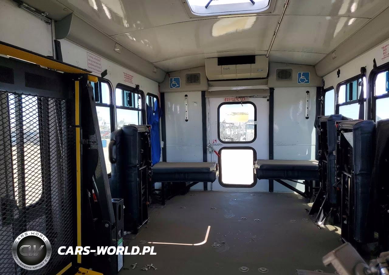2017 Ford Econoline E450 Super Duty Cutaway Van VIN:1FDFE4FS8HDC01494 - 10