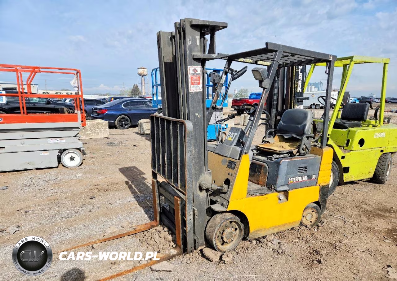 2000 Caterpillar Forklift VIN:2EM00902 - 2