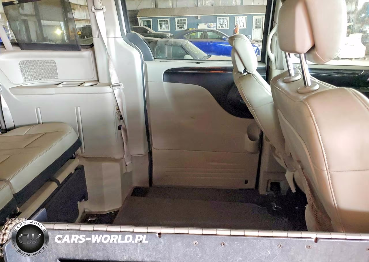 2011 Chrysler Town & Country Limited VIN:2A4RR6DG6BR690119 - 11