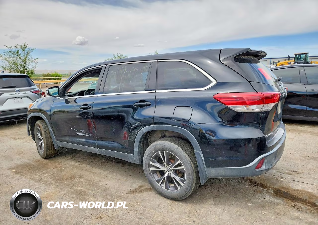 2019 Toyota Highlander Le VIN:5TDZARFHXKS048174 - 2