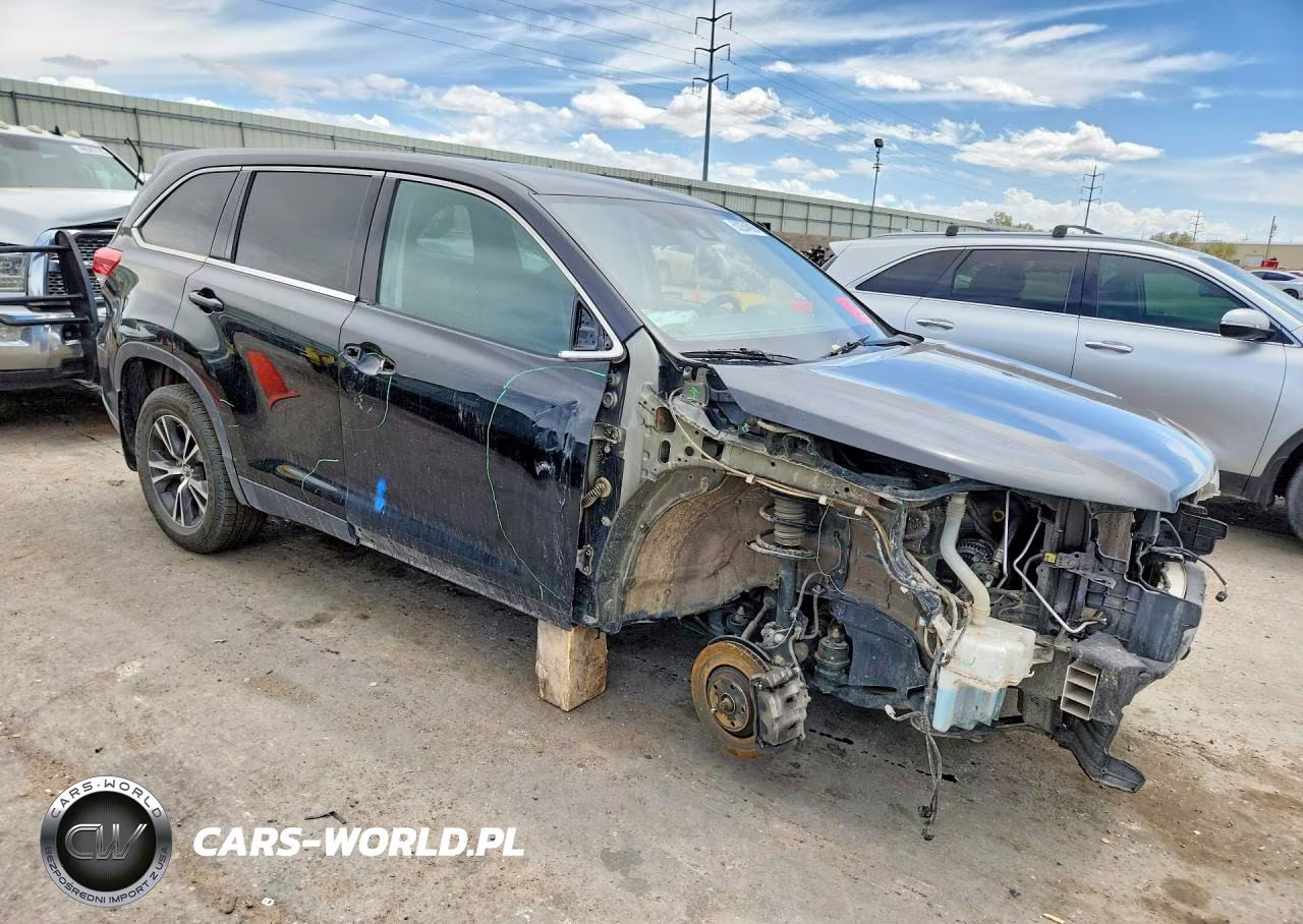 2019 Toyota Highlander Le VIN:5TDZARFHXKS048174 - 4