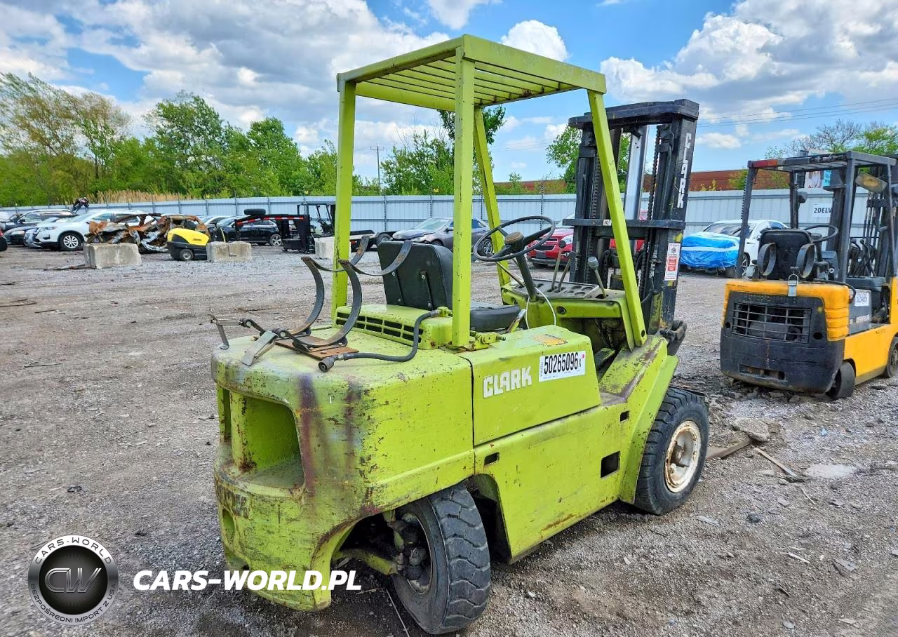 1987 Clark Forklift VIN:Y3553364322 - 4