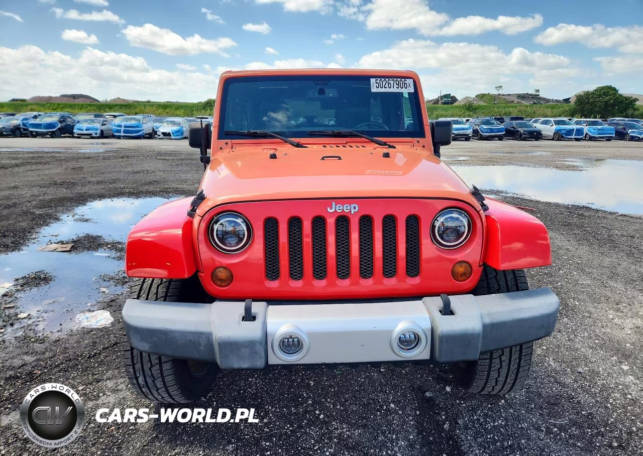 2013 Jeep Wrangler Unlimited Sahara VIN:1C4BJWEG0DL582815 - 5