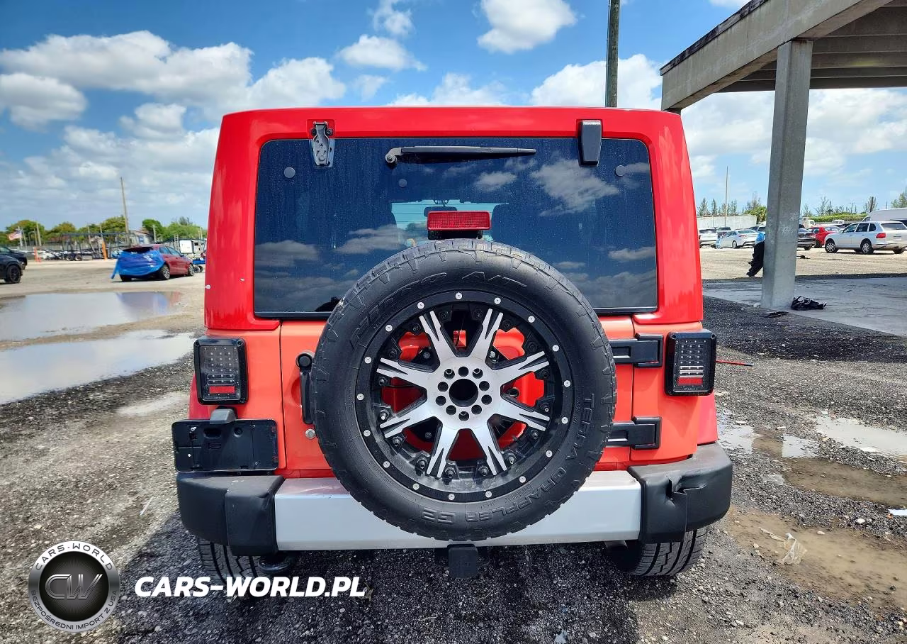2013 Jeep Wrangler Unlimited Sahara VIN:1C4BJWEG0DL582815 - 6