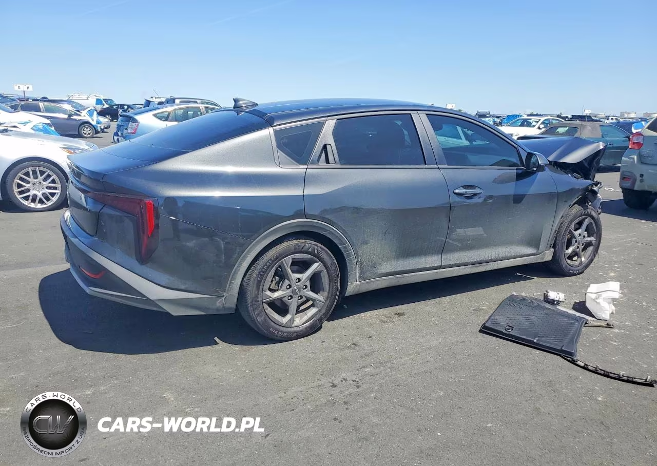2025 Kia K4 Lxs VIN:3KPFT4DE8SE161950 - 3