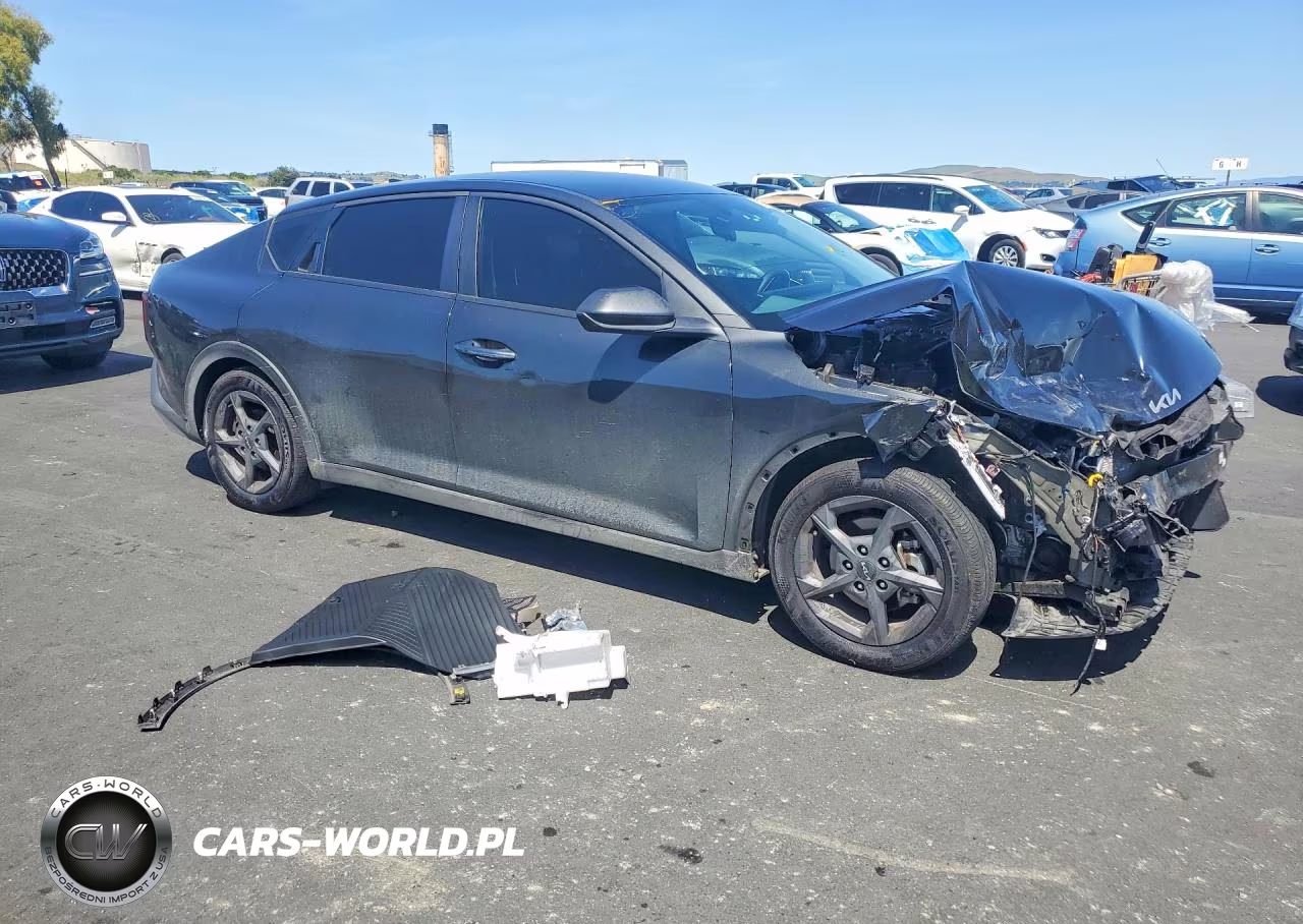 2025 Kia K4 Lxs VIN:3KPFT4DE8SE161950 - 4