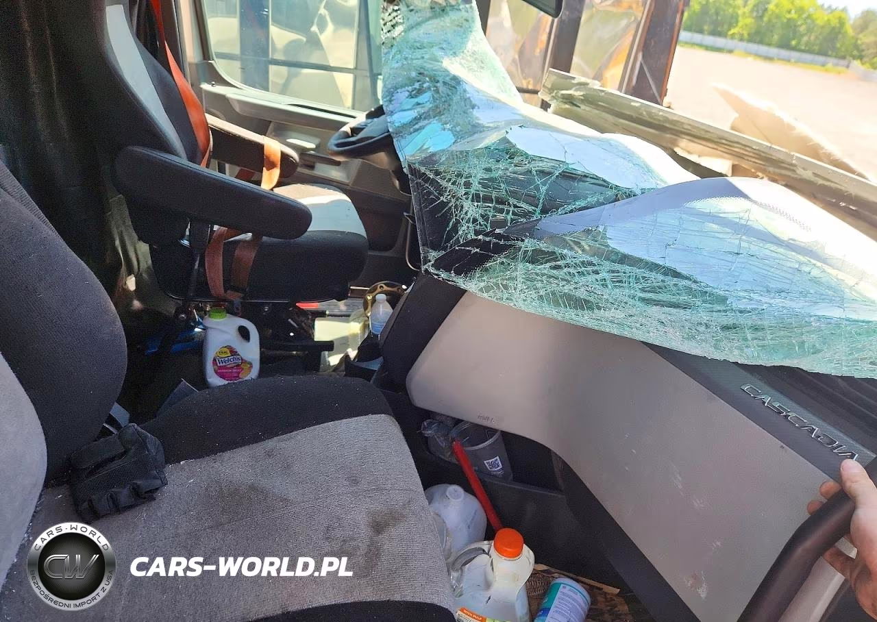 2019 Freightliner Cascadia 126 Semi Truck VIN:3AKJHHDR1KSKC0858 - 5