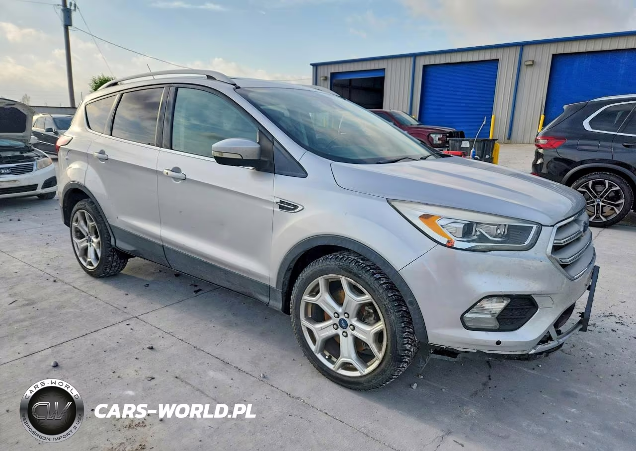 2019 Ford Escape Titanium VIN:1FMCU0J90KUA20674 - 4