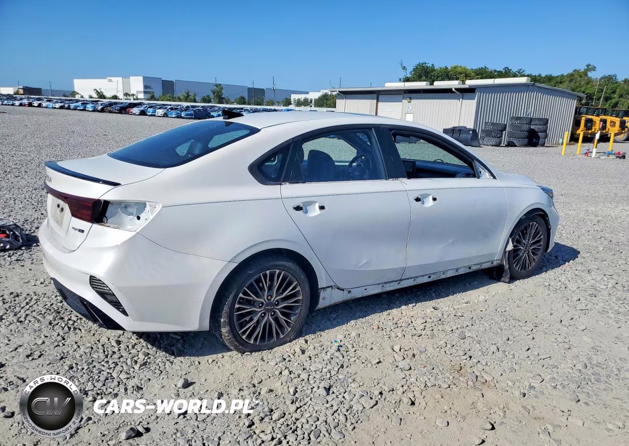 2022 Kia Forte Gt Line VIN:3KPF54AD0NE444353 - 3
