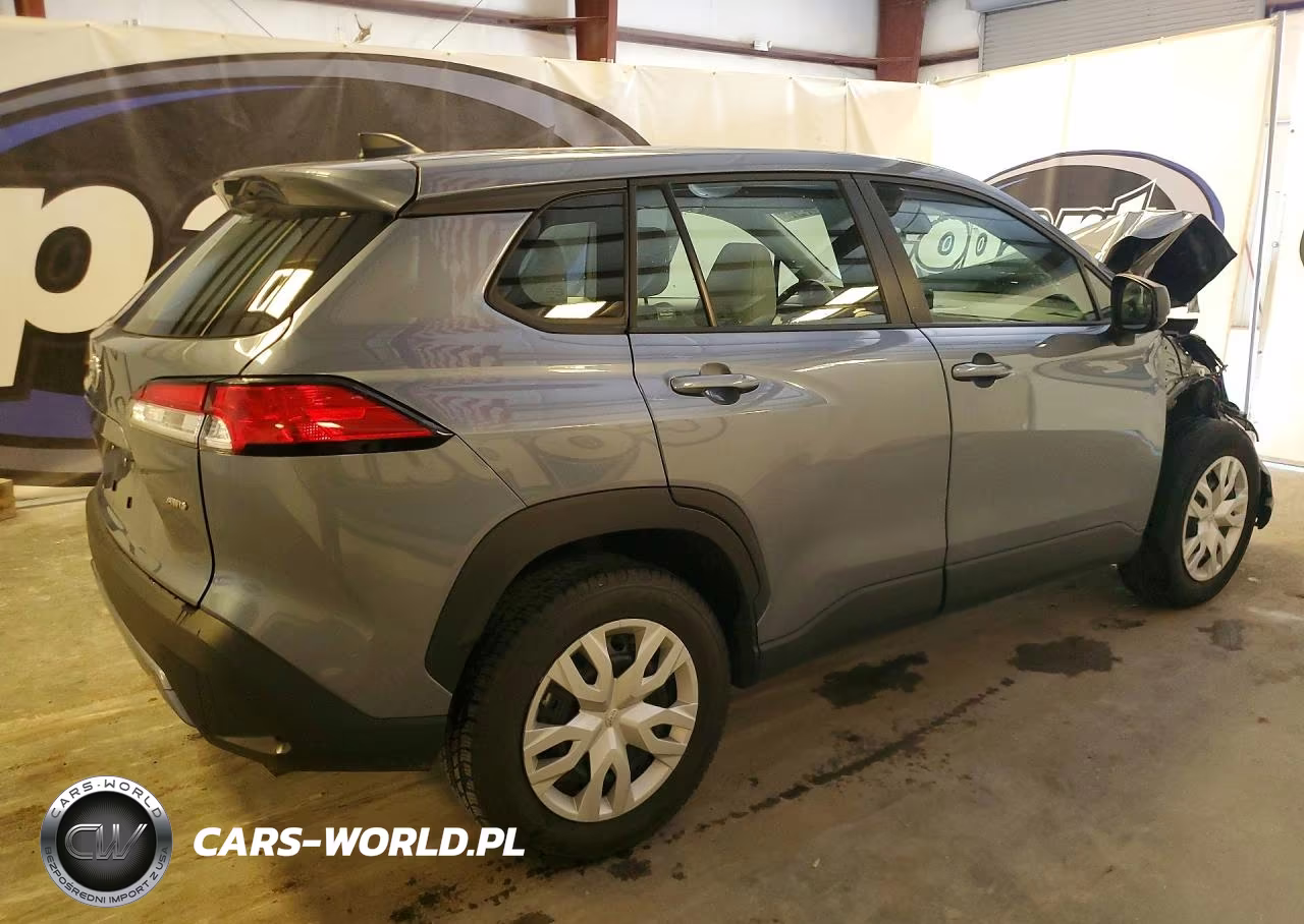 2024 Toyota Corolla Cross L VIN:7MUAAABG7RV108584 - 3