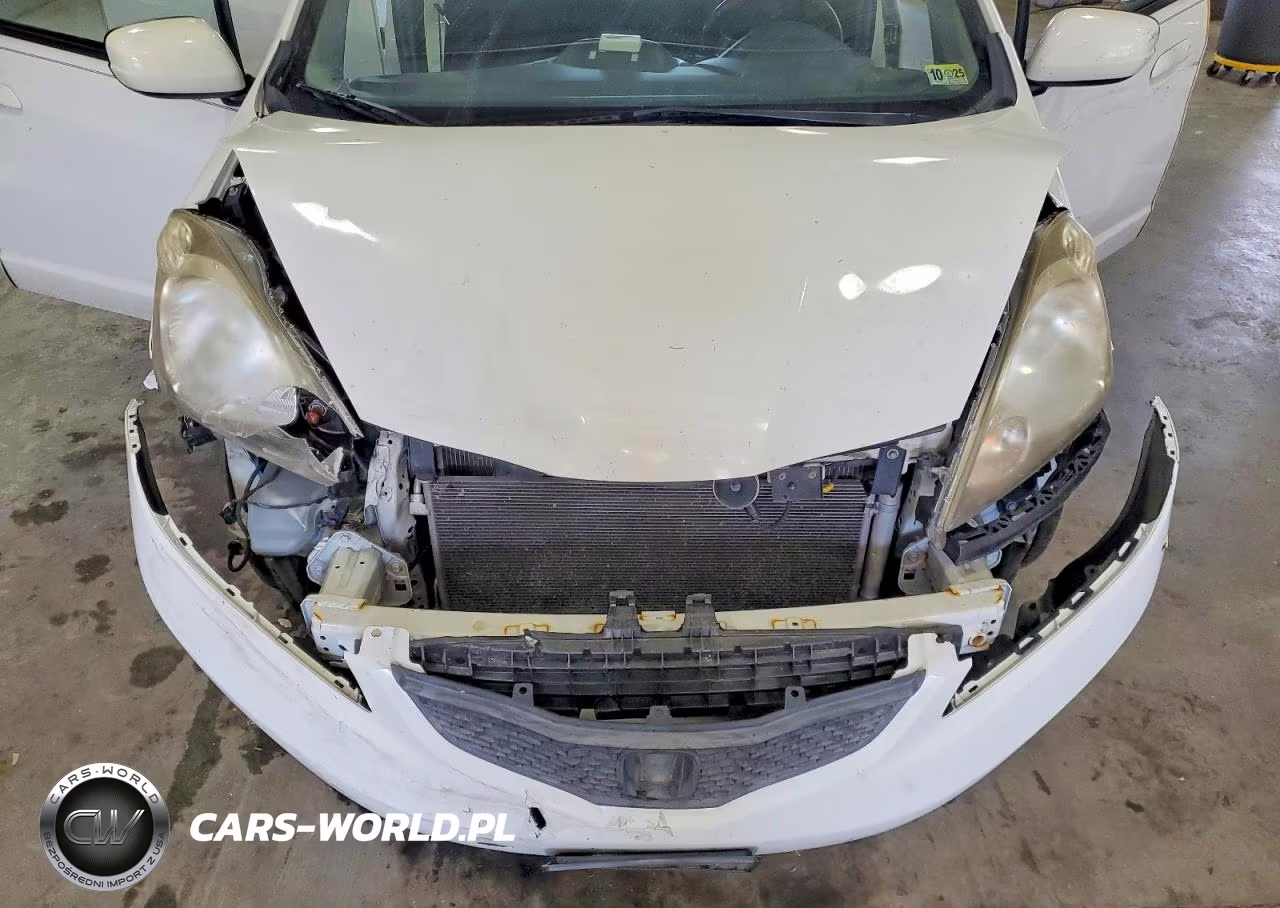2011 Honda Fit Sport VIN:JHMGE8H61BS009335 - 11