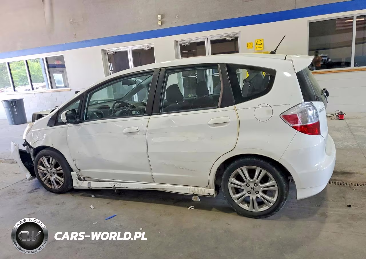 2011 Honda Fit Sport VIN:JHMGE8H61BS009335 - 2