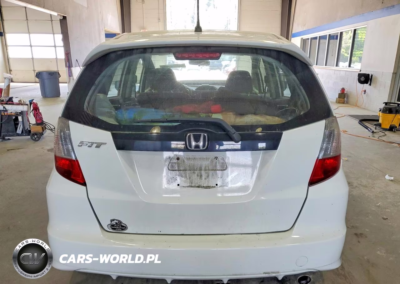 2011 Honda Fit Sport VIN:JHMGE8H61BS009335 - 6